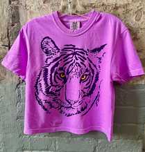 Load image into Gallery viewer, • CROPPED TIGER TEE IN NEON PURPLE
